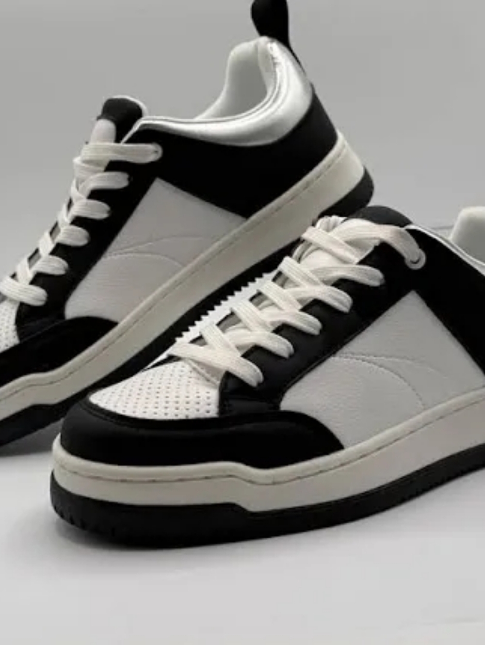 Steve Madden Classic Black & White Low-Top Sneakers